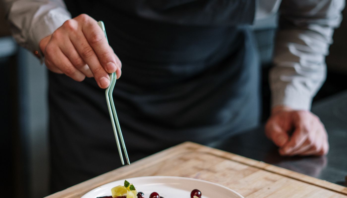 Anrichten von Fingerfood bei A jour Catering
